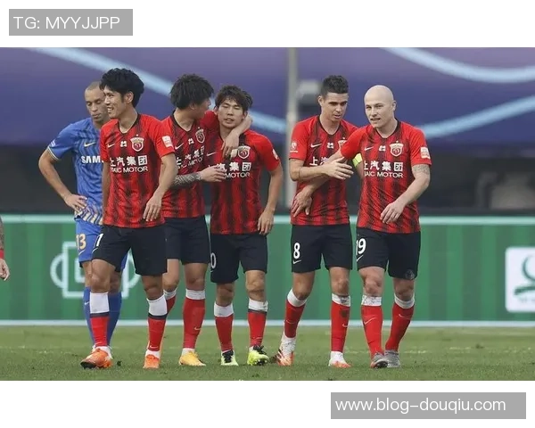 悉尼与上海上港激战正酣比分悬念迭起球迷期待精彩瞬间